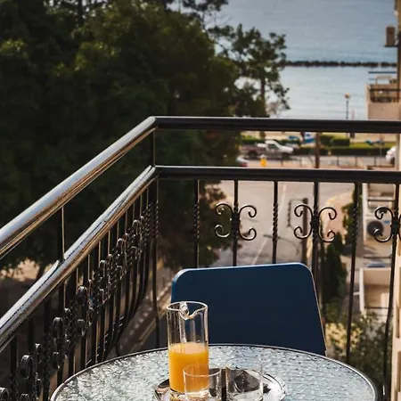 アパートホテル Chrielka リマソール