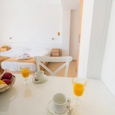 アパートホテル Chrielka リマソール