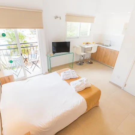Chrielka Apartmanhotel 3*