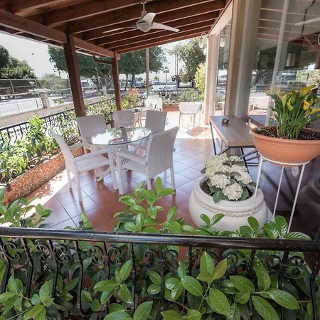 Chrielka Apartmanhotel