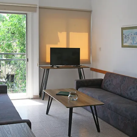 Chrielka Aparthotel 3*