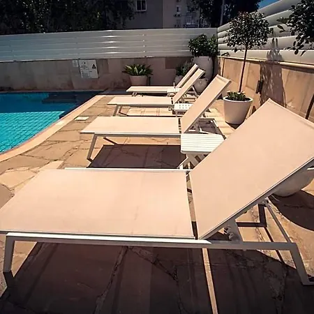 Chrielka Aparthotel
