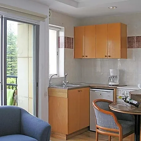 Chrielka Aparthotel 3*