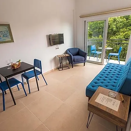 Chrielka Aparthotel