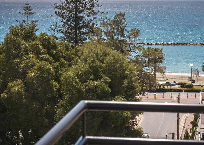 Chrielka Aparthotel 3*