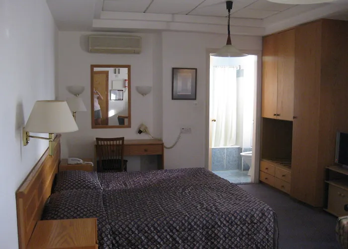 Chrielka Apartahotel 3*