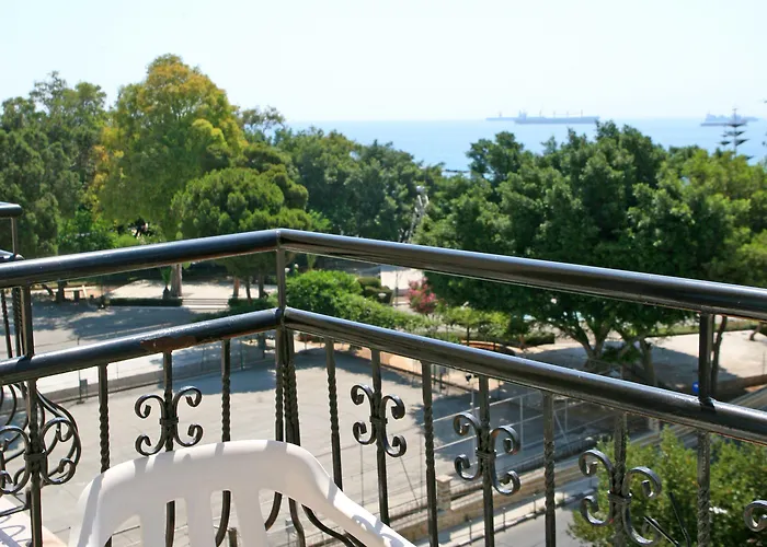 Chrielka Aparthotel 3*