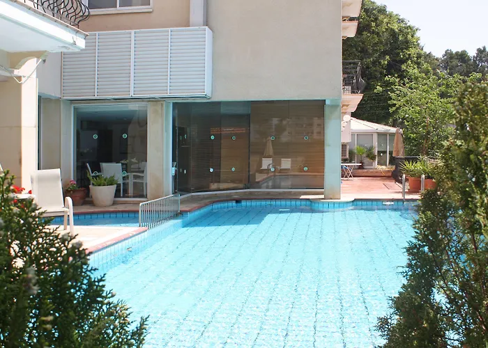 Chrielka Aparthotel 3*