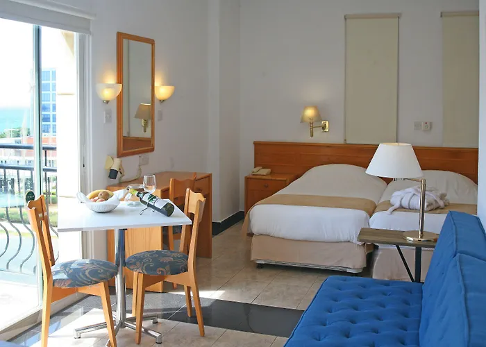 Chrielka Apartahotel Limassol