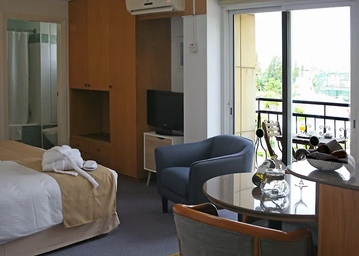 Chrielka Apartahotel 3*