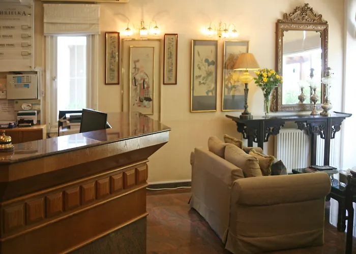 Chrielka Aparthotel Lemesos